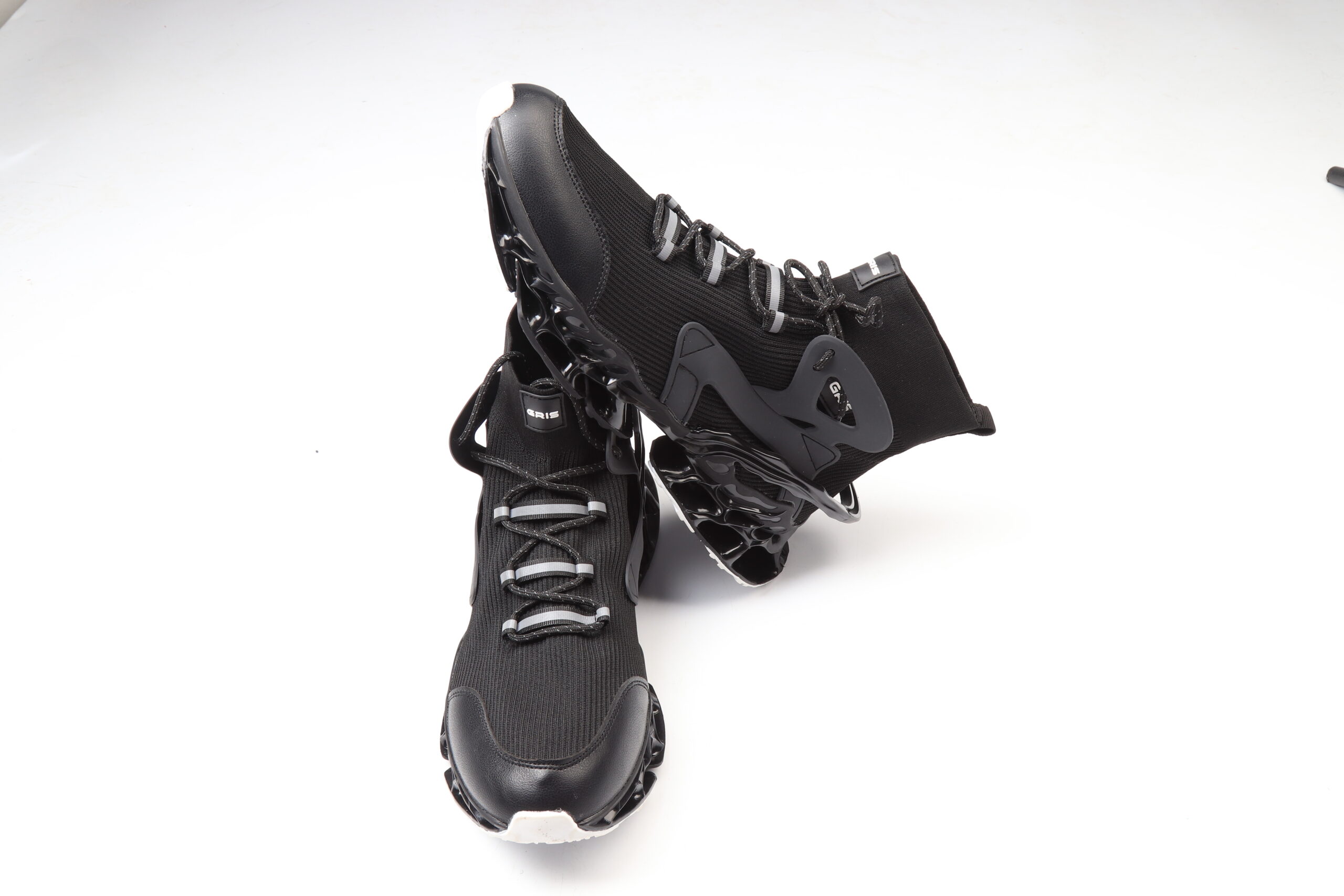 Mbuyi Black - Image 2